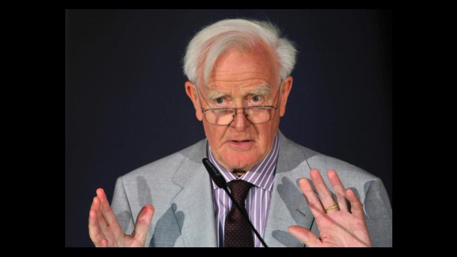 Le Carré pide a su familia que le avise cuando ya no escriba bien