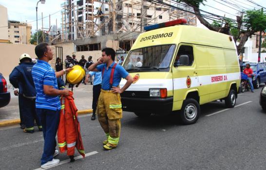 Trasladan 11 personas al hospital por incendio en torre del ensanche Naco