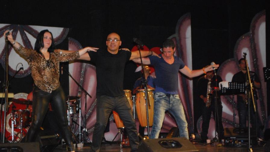 Manolín el Médico de la Salsa, ¡a la batalla! Manolín el Médico de la Salsa, ¡a la batalla!