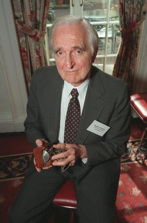 Muere a los 88 años Douglas Engelbart, el inventor del ratón de computadora