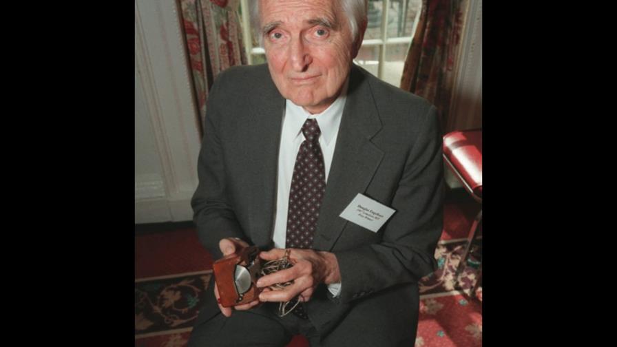 Muere a los 88 años Douglas Engelbart, el inventor del ratón de computadora Muere a los 88 años Douglas Engelbart, el inventor del ratón de computadora