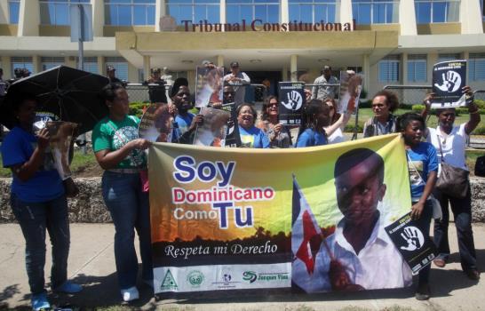 Grupos protestan frente al Tribunal Constitucional Grupos protestan frente al Tribunal Constitucional