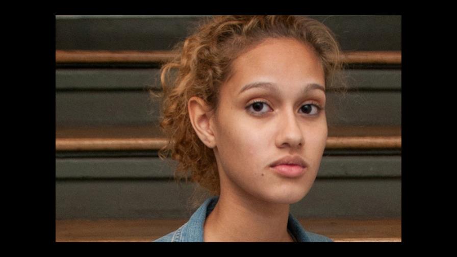 Joven dominicana demanda colegio que supuestamente la expulsó por ser lesbiana