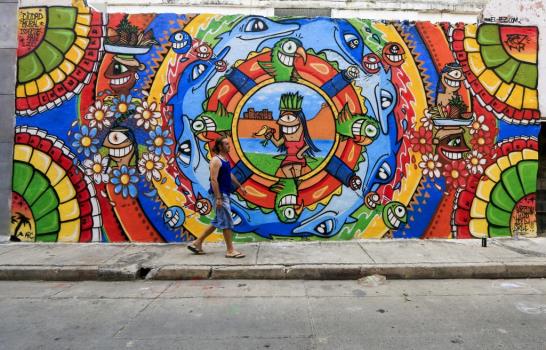 Artista barcelonés el Pez deja su sello en los muros de Cartagena de Indias