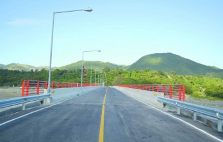Danilo Medina inaugura carretera de San José de Ocoa