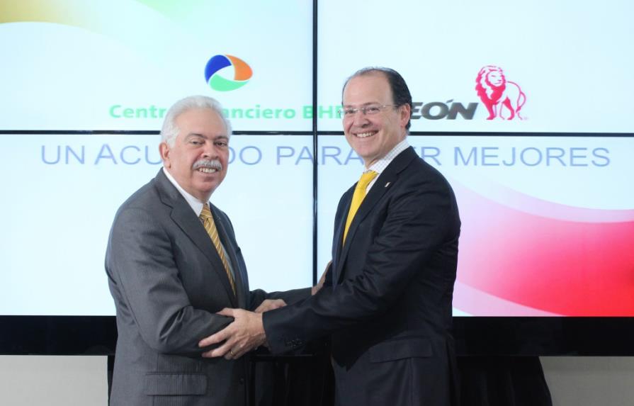 Hacen oficial fusión de bancos BHD y León