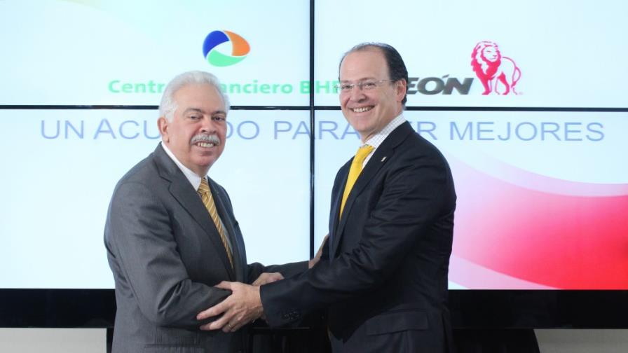 Hacen oficial fusión de bancos BHD y León Hacen oficial fusión de bancos BHD y León