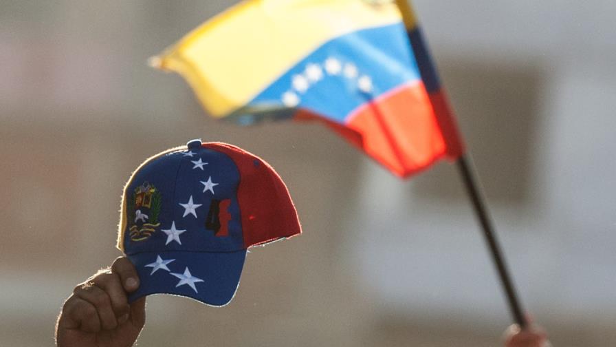 Continúa la guerra política de las gorras en Venezuela