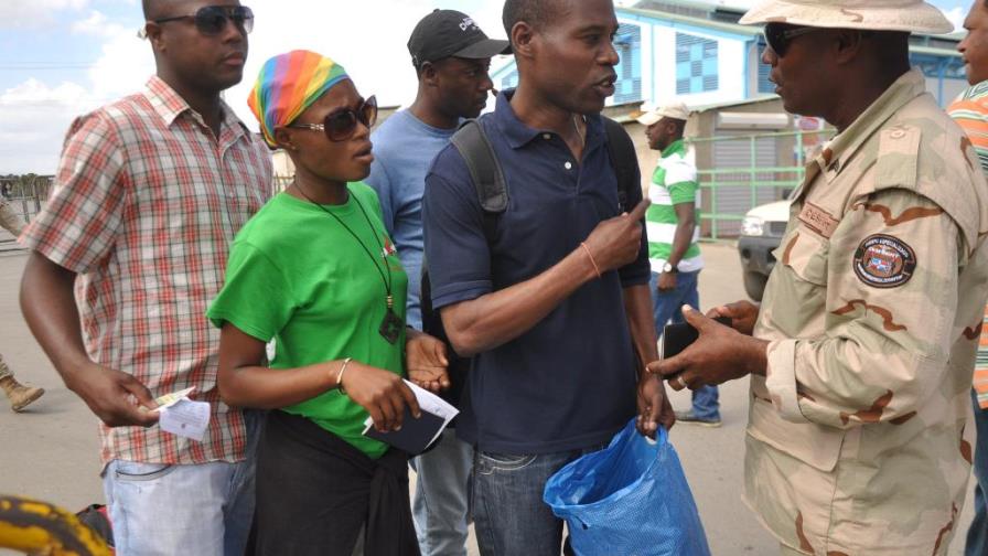 Haitianos protestan por aumento en precio de pasaporte para ingresar a RD