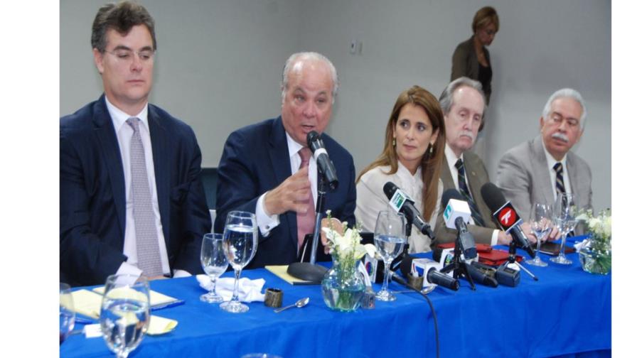 Banqueros juzgan positivas ordenanzas sobre tarjetas de crédito Banqueros juzgan positivas ordenanzas sobre tarjetas de crédito