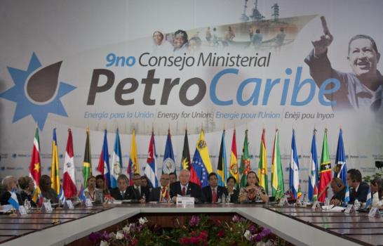 Maduro inaugura cumbre con garantías de que seguirá Petrocaribe