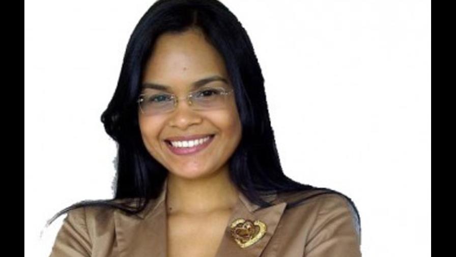 Mariela Mejía, periodista de Diario Libre, gana premio en Feria del Libro