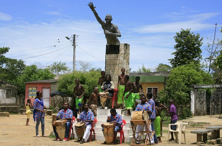 Descendientes de esclavos recurren al turismo para salir de la pobreza