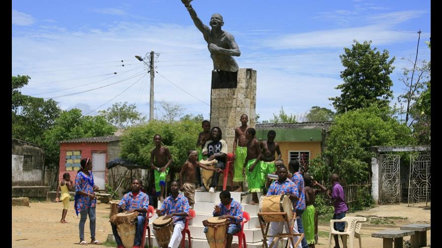 Descendientes de esclavos recurren al turismo para salir de la pobreza