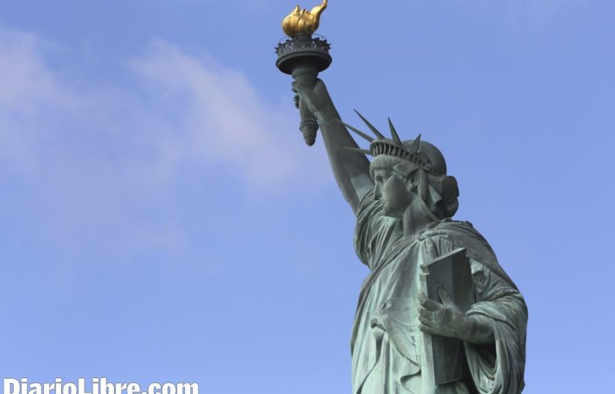 La estatua de la Libertad de NY reabrió sus puertas ayer
