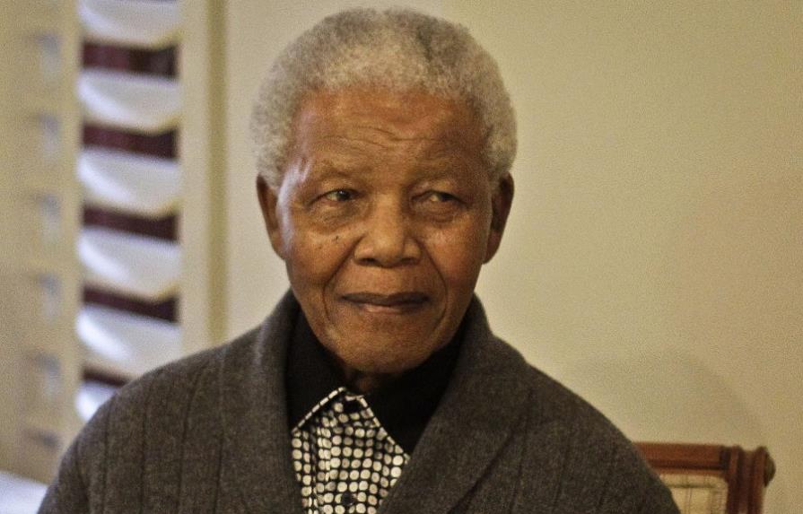 Mandela, conectado a una máquina para vivir