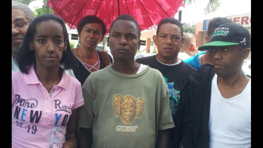 Pacientes del Hospital Luis E. Aybar, una semana sin diálisis Pacientes del Hospital Luis E. Aybar, una semana sin diálisis