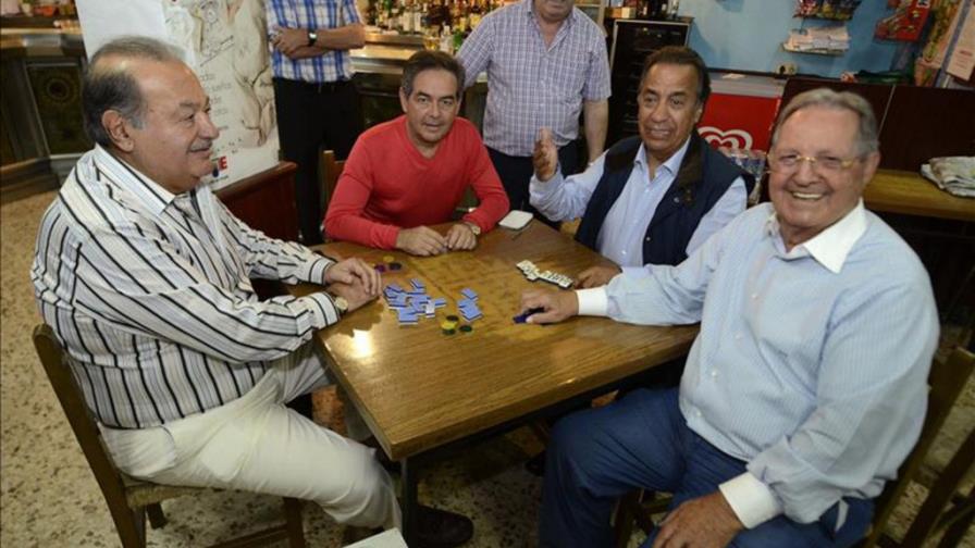 Carlos Slim juega dominó en Galicia, España Carlos Slim juega dominó en Galicia, España