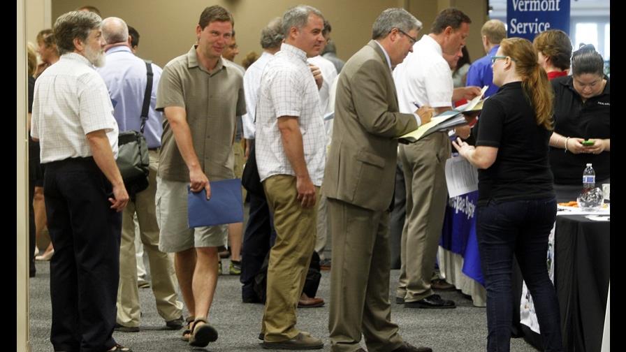 Nuevos empleos en Estados Unidos son casi todos de bajo salario