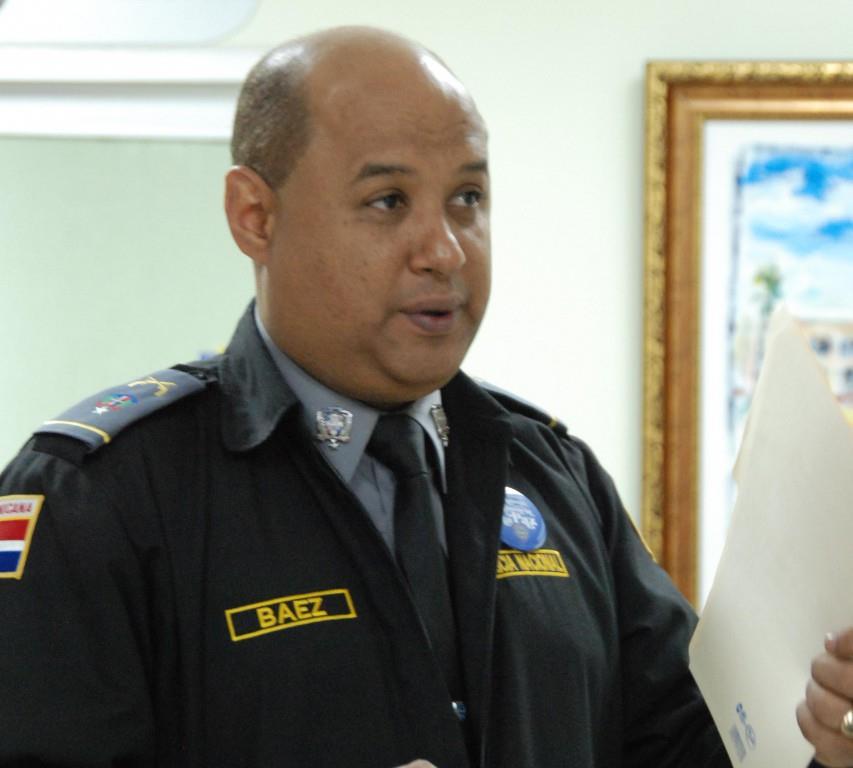 Policía sanciona a tres generales por manejo burdo durante allanamiento