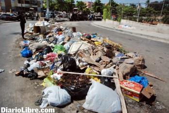 Las calles del Gran Santo Domingo, repletas de basura - Diario Libre