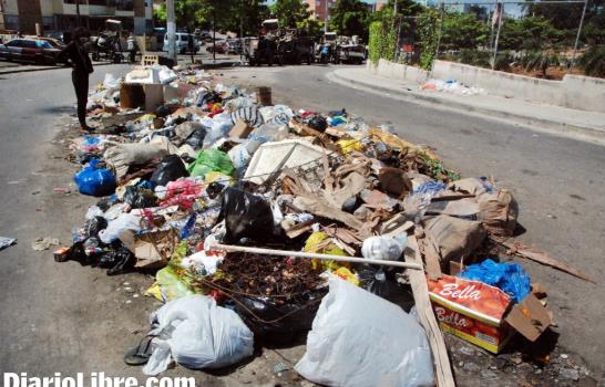 Las calles del Gran Santo Domingo, repletas de basura
