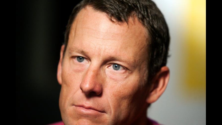 Un Juez le ordena a Lance Armstrong responder preguntas