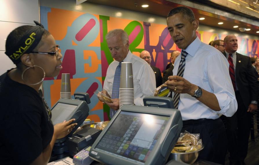 Obama va a restaurante con descuentos para afectados por parálisis de Gobierno