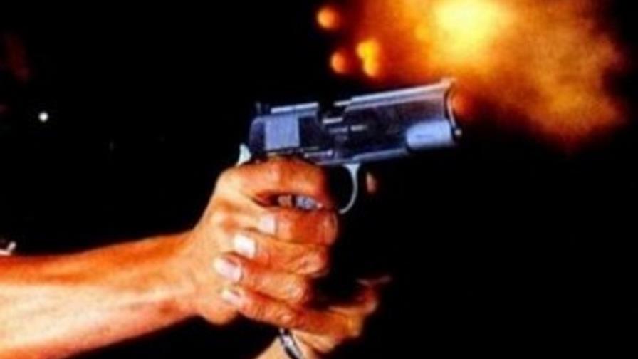 La Policía mata a dos de tres hombres acusados de asaltar a un conductor