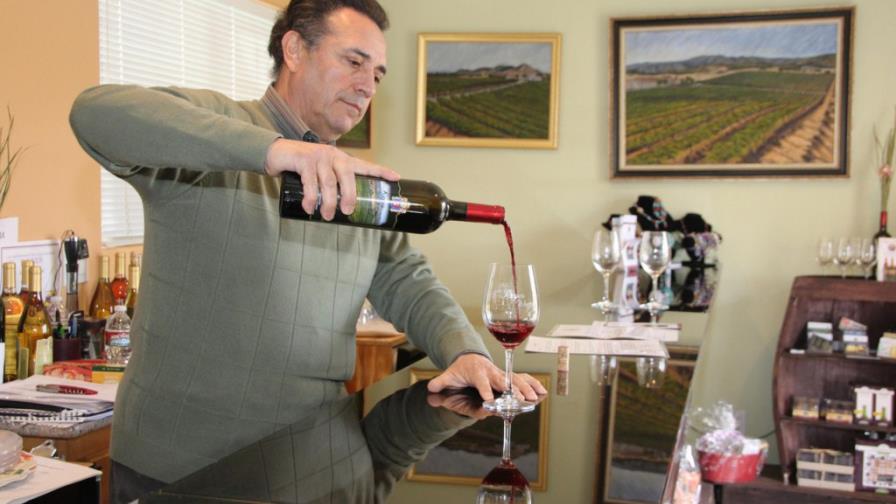 Dominicano produce vino de calidad en EU