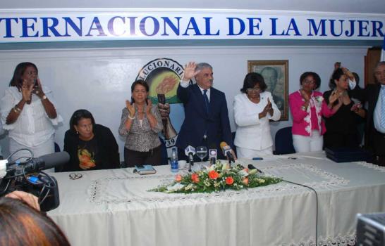 Sectores del PRD recuerdan a Peña Gómez cada vez más distanciados