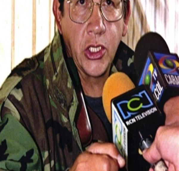 Nuevo negociador de las FARC viaja en un avión privado a Cuba, según medios