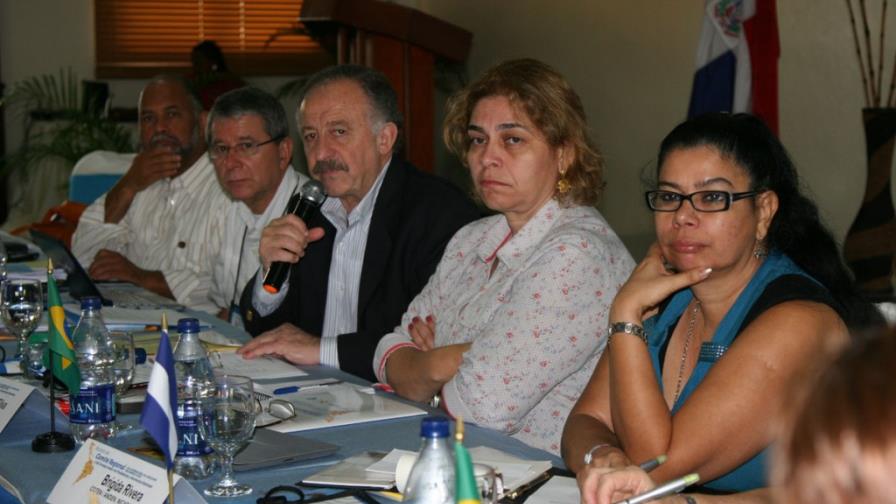 La calidad educativa se ve amenazada por los bajos salarios y malas condiciones laborales La calidad educativa se ve amenazada por los bajos salarios y malas condiciones laborales