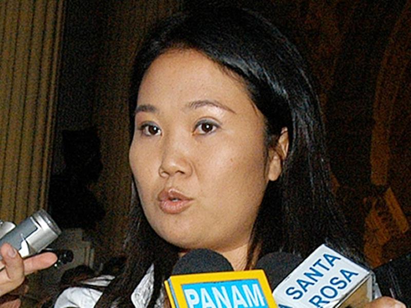 Fujimoristas dan un 10 % de su sueldo para pagar salario de hija de Fujimori