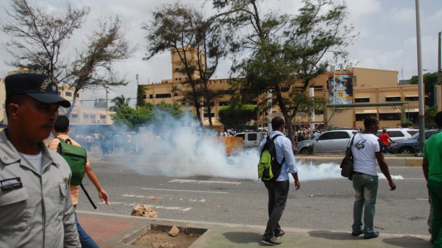 Unicaribe protesta por paro obra del peatonal
