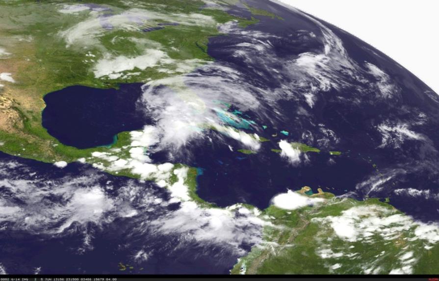 La tormenta Andrea se fortalece mientras avanza hacia la costa de Florida