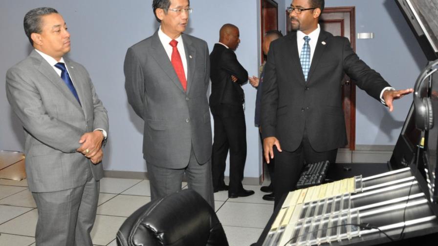 Embajador de Taiwan valora sistema de educación y equipo del IDAC