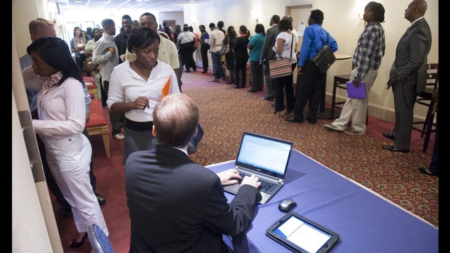 Economía EU genera 195 mil empleos