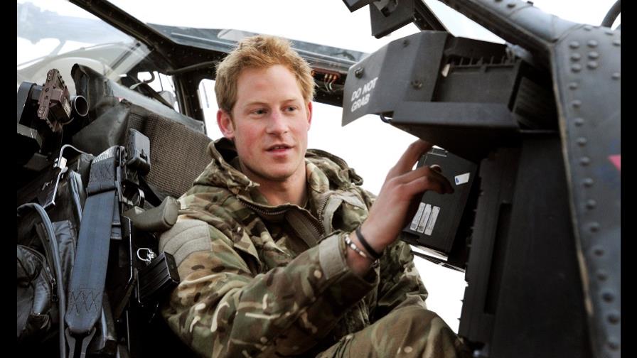 Príncipe Enrique puede comandar helicóptero Apache