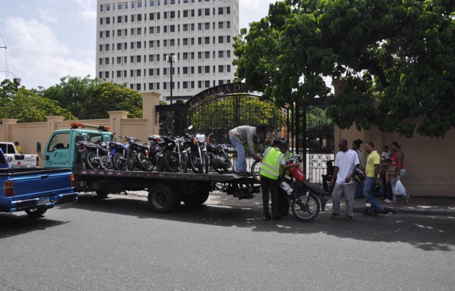 AMET retiene decenas de motocicletas por violaciones a la Ley de Tránsito