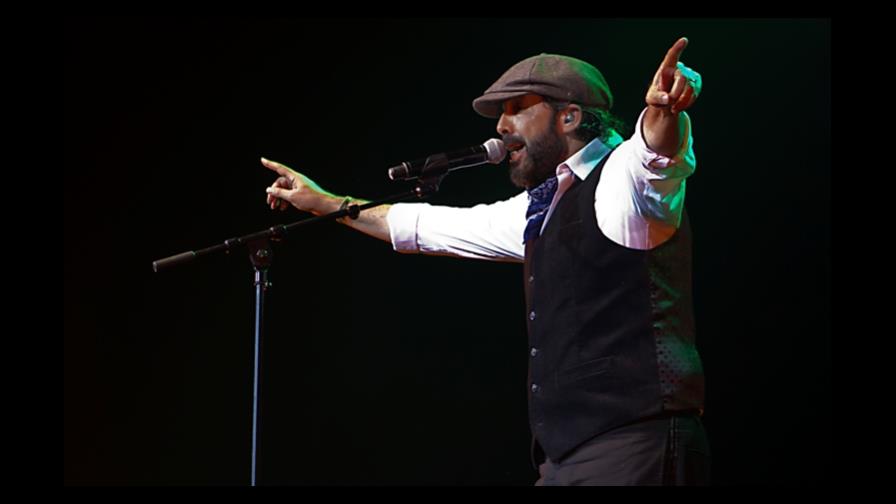 Juan Luis Guerra se presenta con resonante éxito en París