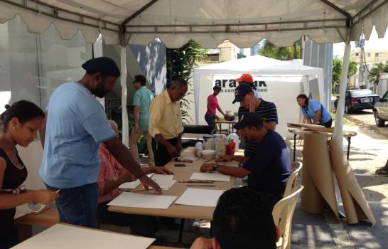 Primer Festival de Dibujo, artistas trabajando en vivo en Arawak
