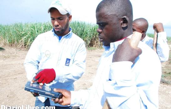 El CAEI lleva tecnología a los campos para el pago a los braceros El CAEI lleva tecnología a los campos para el pago a los braceros