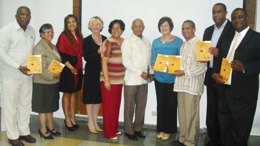 Inefi auspicia puesta en circulación libro Juegos Recreativos y Pre-deportivos