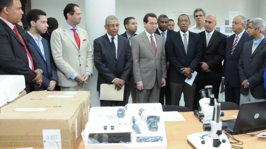 La UASD recibe equipos para criminalística
