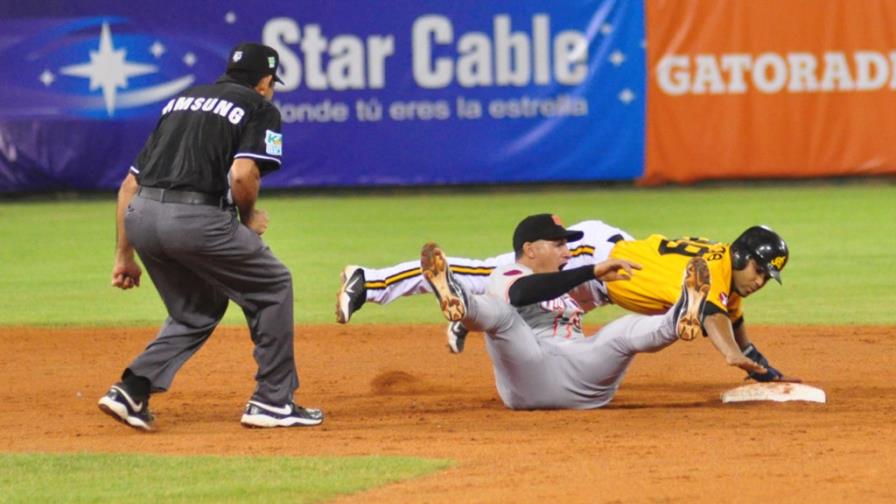 Joaquín Arias decide, y acerca a las Águilas a un paso del León