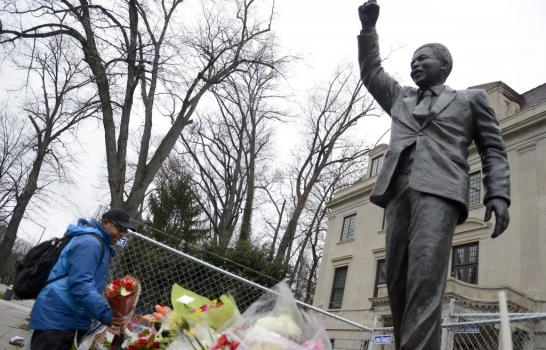 Comunidad internacional honra la memoria de Mandela y acudirá a su funeral