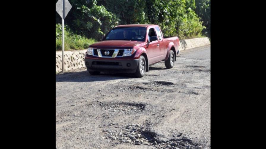 Deterioro afecta carretera turística Santiago-P. Plata Deterioro afecta carretera turística Santiago-P. Plata