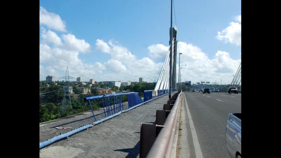 Hombre intentó lanzarse del puente con hijo en brazos porque la esposa no lo quiere