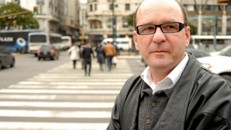 Luiz Ruffato: La literatura en Brasil la escriben hombres blancos burgueses